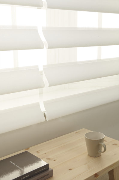 MOWIN 3D blinds with sculptural vanes bathed in daylight