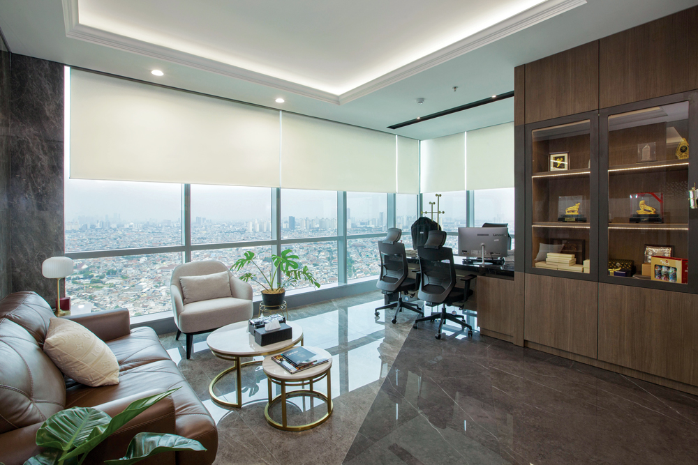 MOWIN roller blinds in a bright corporate office overlooking the city