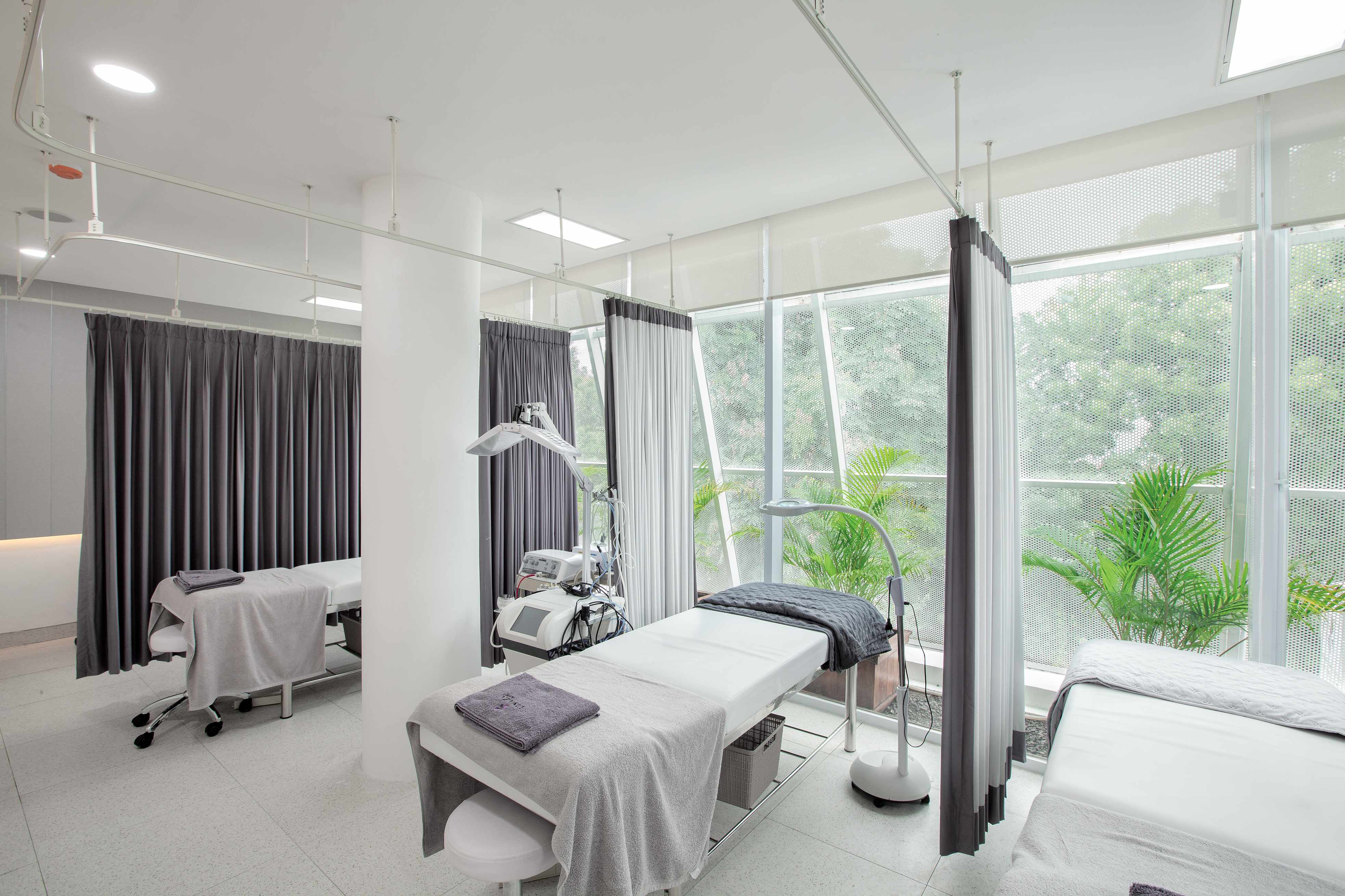 MOWIN interior curtains in Klinik Tivaza treatment rooms